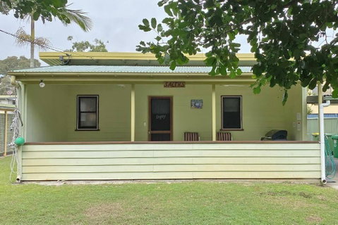 SALTYS AMITY POINT - Accommodation Mooloolaba 0