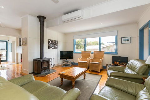 Sand Surf And Sunshine - Accommodation Mooloolaba 2
