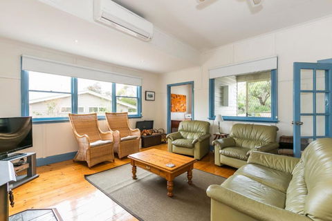 Sand Surf And Sunshine - Accommodation Mooloolaba 3