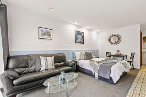 Sandbar Motel - Accommodation Mooloolaba 0