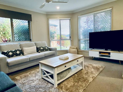 Sandstone Point Holiday Home - Accommodation Mooloolaba 0
