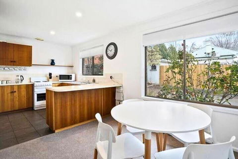 Sandy Bay Cozy Cottage Close To CBD - Accommodation Mooloolaba 1
