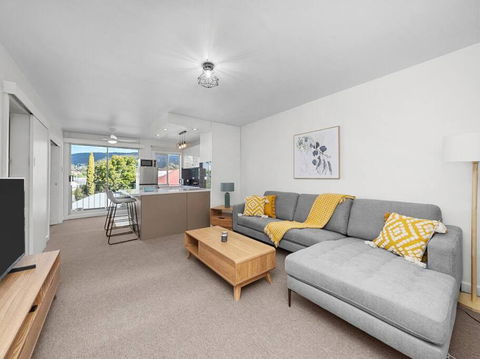 Sandy Bay Apartment With Hobart River View, Near UTAS - Stroll To Cafes And Shops - Accommodation Mooloolaba 0