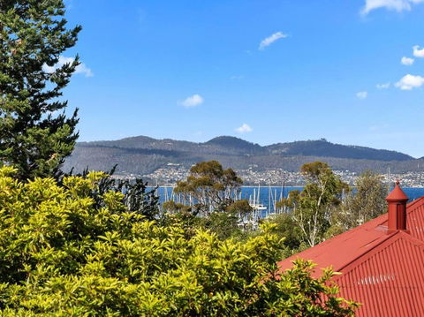 Sandy Bay Apartment With Hobart River View, Near UTAS - Stroll To Cafes And Shops - Accommodation Mooloolaba 1