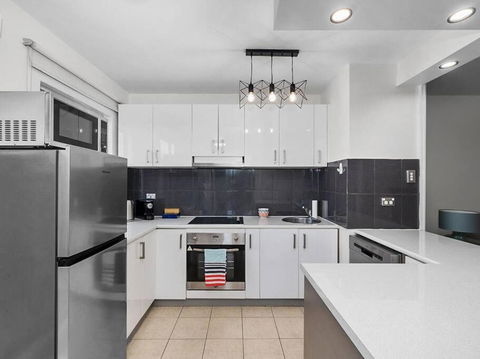 Sandy Bay Apartment With Hobart River View, Near UTAS - Stroll To Cafes And Shops - Accommodation Mooloolaba 3