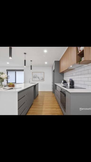 Spacious House Close To Hobart CBD WiFi And New Sony QLED Smart TV - Accommodation Mooloolaba 0