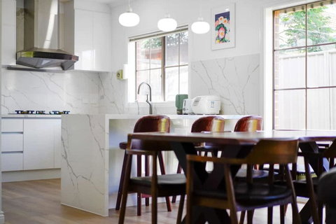 Stunning Bentleigh East 2BR Sun-Filled Home - Accommodation Mooloolaba 2