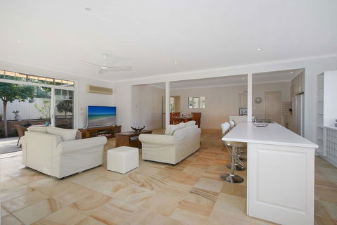 Bella House - Accommodation Mooloolaba 1