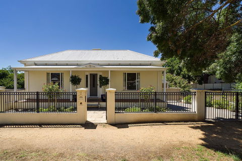 Berkeley Street Townhouse - Accommodation Mooloolaba 0