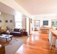 Best Location in Hobart Luxury 4 bedroom with stunning views - Accommodation Mooloolaba