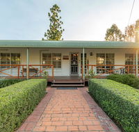 Birds 'n' Bloom Cottages - Accommodation Mooloolaba