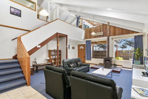 Black Dolphin Waterfront Townhouse - Bay Views - Accommodation Mooloolaba 0