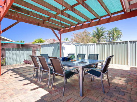 Blue Bay, 83a Rocky Point Road - Foxtel & Air Conditioning Downstairs - Accommodation Mooloolaba 2