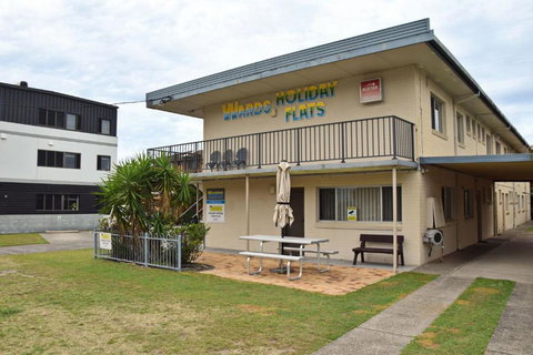 Wards Holiday Flat 1 - Accommodation Mooloolaba 0