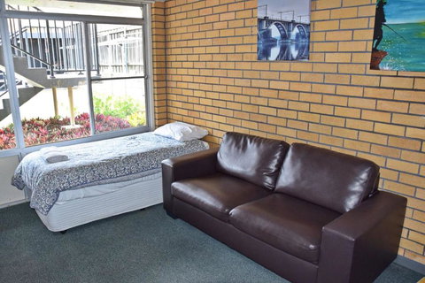 Wards Holiday Flat 1 - Accommodation Mooloolaba 3