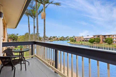 Waterfront Apartment - Ideal For Couples - Accommodation Mooloolaba 1