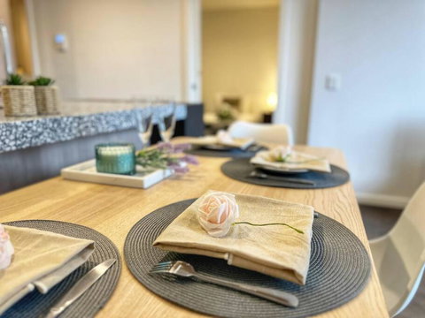 WE107 - 2 BR Modern Apartment With Study Room - Accommodation Mooloolaba 3