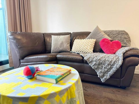 WE107 - 2 BR Modern Apartment With Study Room - Accommodation Mooloolaba 2