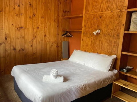 Woodbine Park Eco Cabin 03 - Accommodation Mooloolaba 1