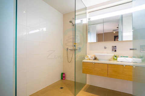 ZEN PARADISE - 2-BR Waterfront Ocean View Retreat - Accommodation Mooloolaba 2