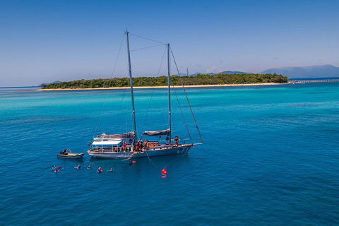 Ocean Free Green Island & Great Barrier Reef Snorkel Cruise, Cairns 25 Guests - Accommodation Mooloolaba 0