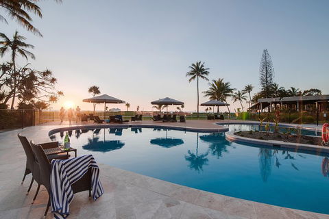 Tangalooma Island Resort Whale Watching Day Cruise With Dolphin Feeding - Accommodation Mooloolaba 4